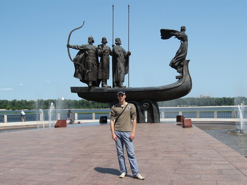 Основатели Киева памятник