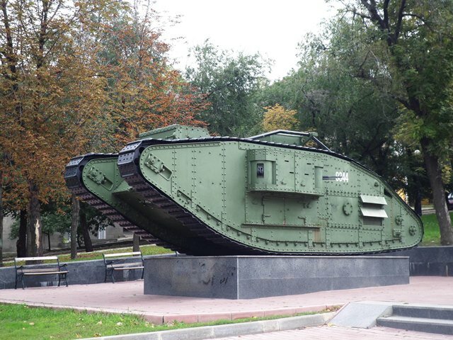 Британские танки в Луганске