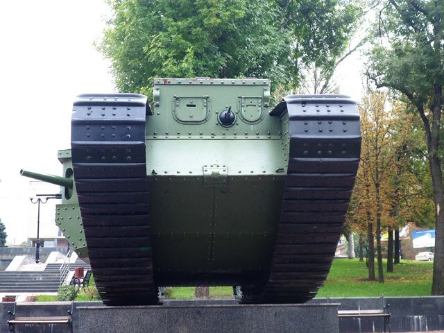 танки в Луганске